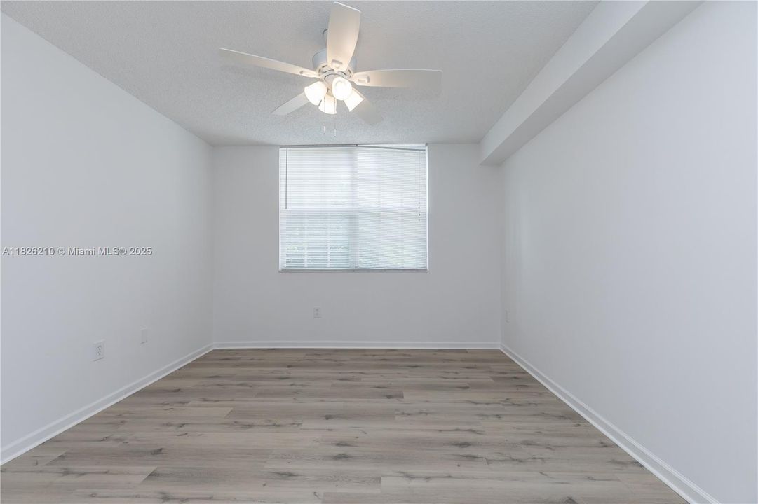 Недавно продано: $299,000 (2 спален, 2 ванн, 1100 Квадратных фут)