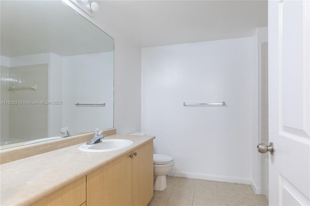 Недавно продано: $299,000 (2 спален, 2 ванн, 1100 Квадратных фут)