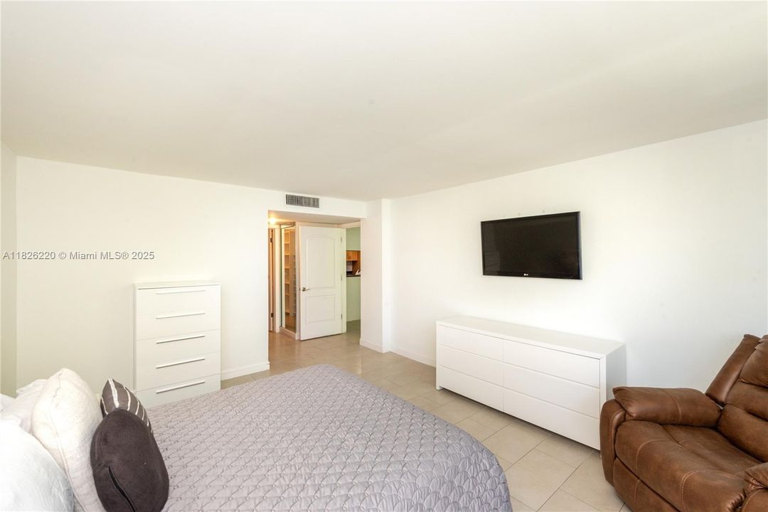 Recently Rented: $6,500 (3 beds, 2 baths, 1734 Square Feet)