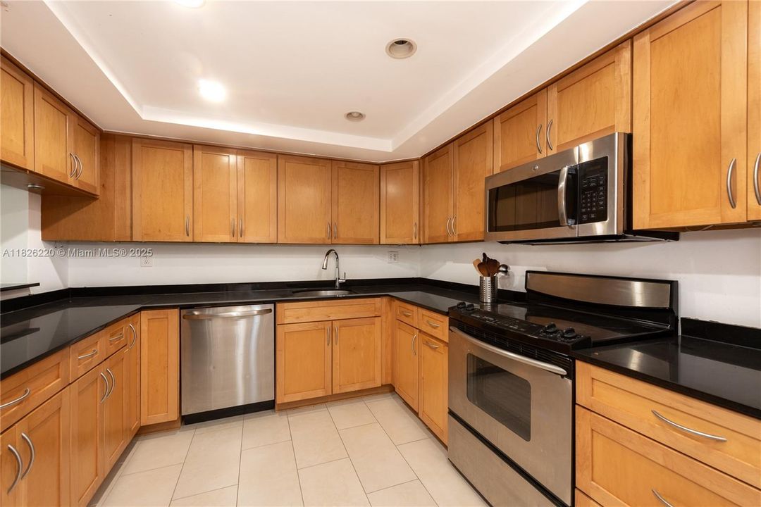 Recently Rented: $6,500 (3 beds, 2 baths, 1734 Square Feet)