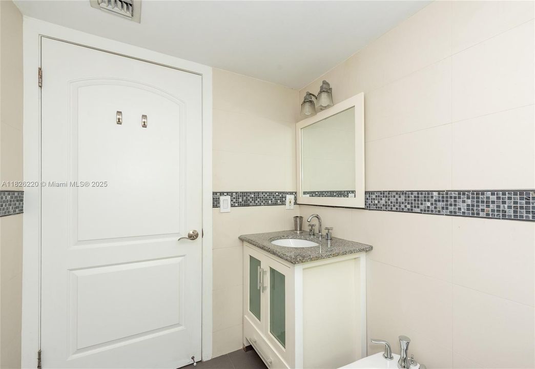 Recently Rented: $6,500 (3 beds, 2 baths, 1734 Square Feet)