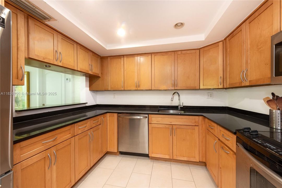 Recently Rented: $6,500 (3 beds, 2 baths, 1734 Square Feet)