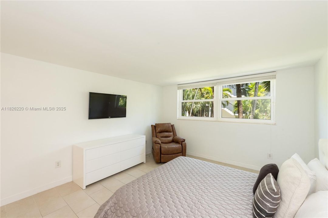 Recently Rented: $6,500 (3 beds, 2 baths, 1734 Square Feet)