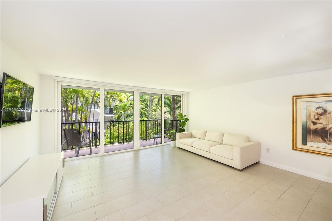 Recently Rented: $6,500 (3 beds, 2 baths, 1734 Square Feet)