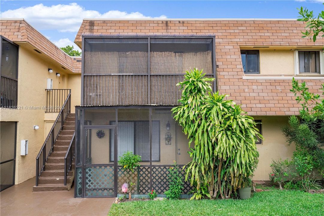 Active With Contract: $180,000 (2 beds, 2 baths, 905 Square Feet)