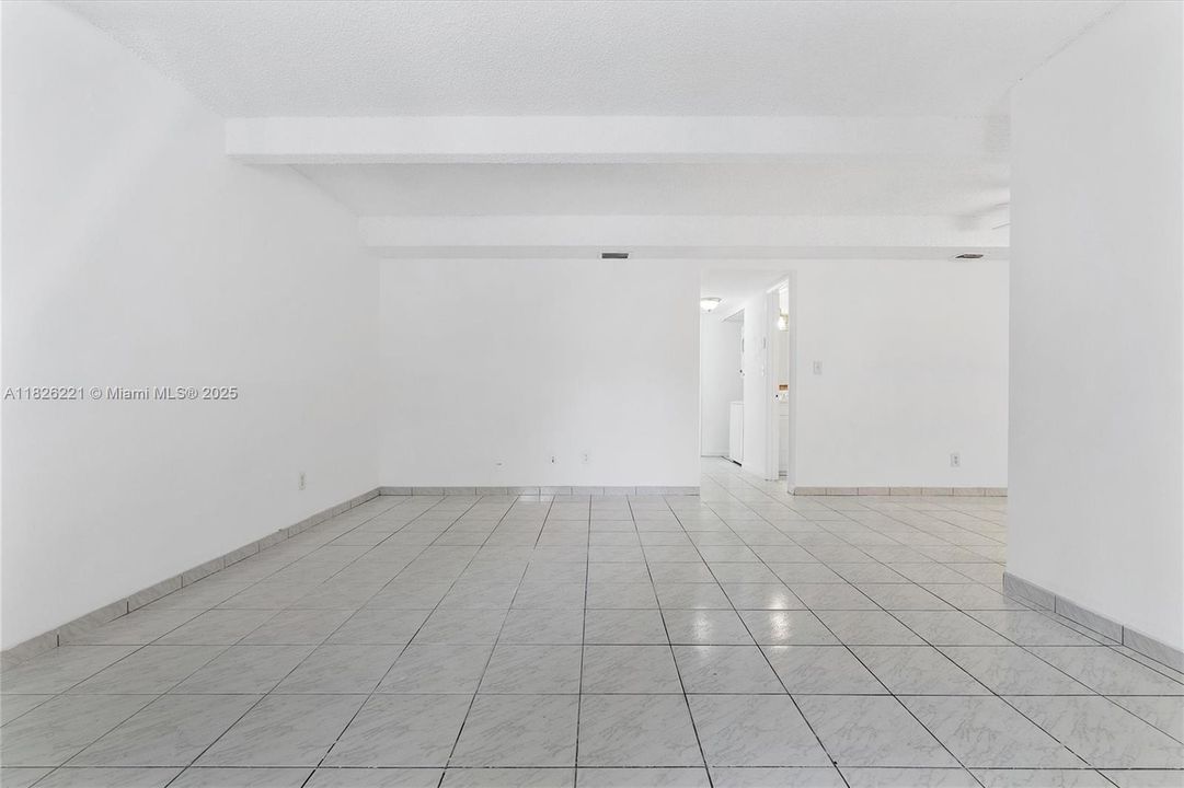 Active With Contract: $180,000 (2 beds, 2 baths, 905 Square Feet)