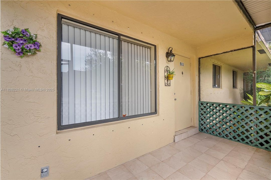 Active With Contract: $180,000 (2 beds, 2 baths, 905 Square Feet)