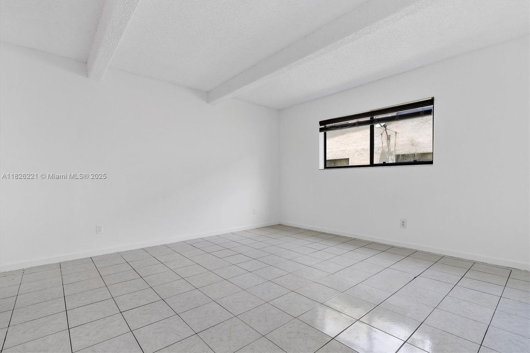 Active With Contract: $180,000 (2 beds, 2 baths, 905 Square Feet)