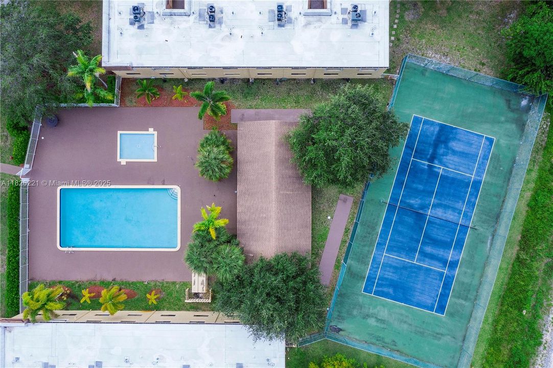 Active With Contract: $180,000 (2 beds, 2 baths, 905 Square Feet)