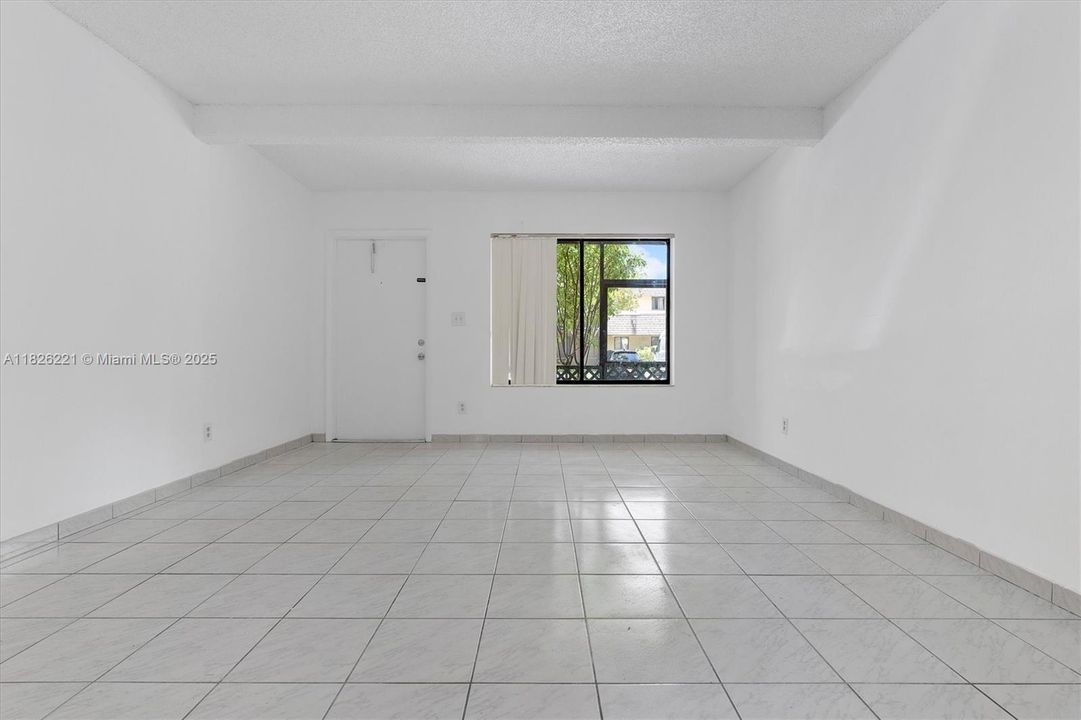 Active With Contract: $180,000 (2 beds, 2 baths, 905 Square Feet)