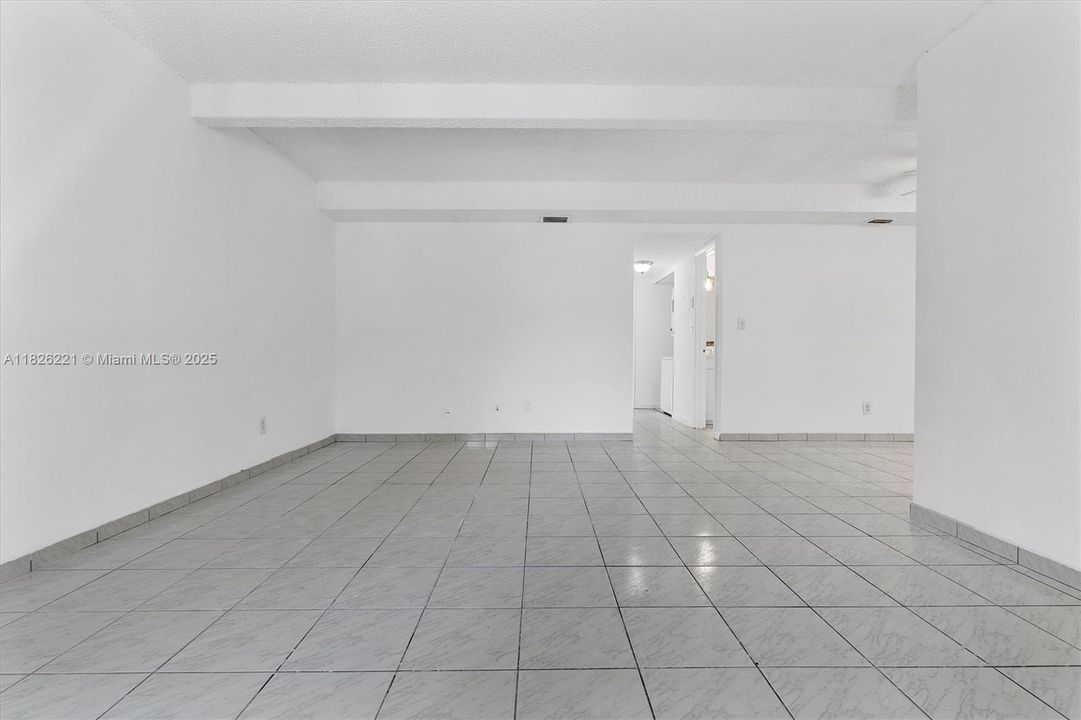 Active With Contract: $180,000 (2 beds, 2 baths, 905 Square Feet)