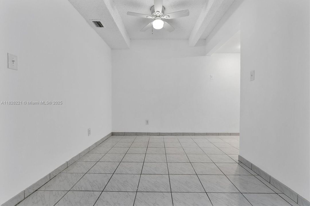 Active With Contract: $180,000 (2 beds, 2 baths, 905 Square Feet)