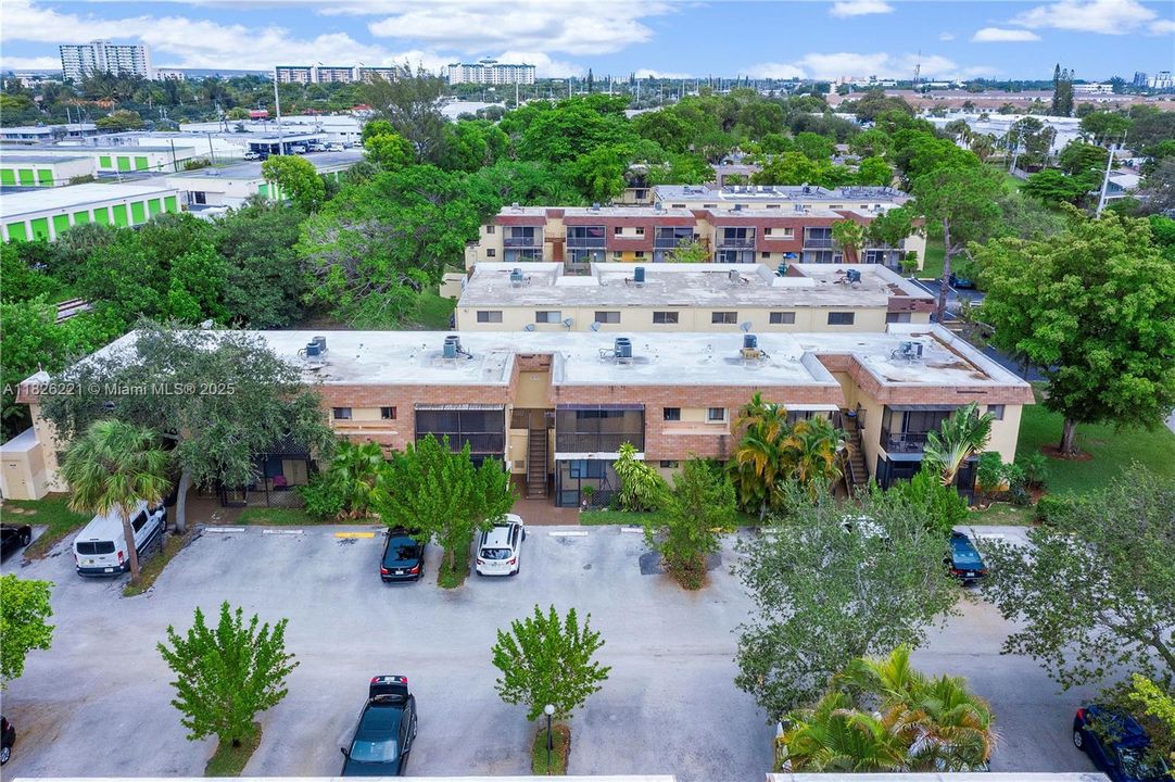 Active With Contract: $180,000 (2 beds, 2 baths, 905 Square Feet)