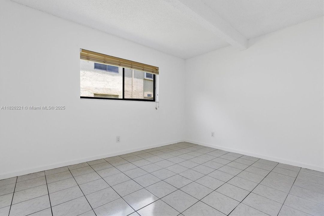 Active With Contract: $180,000 (2 beds, 2 baths, 905 Square Feet)