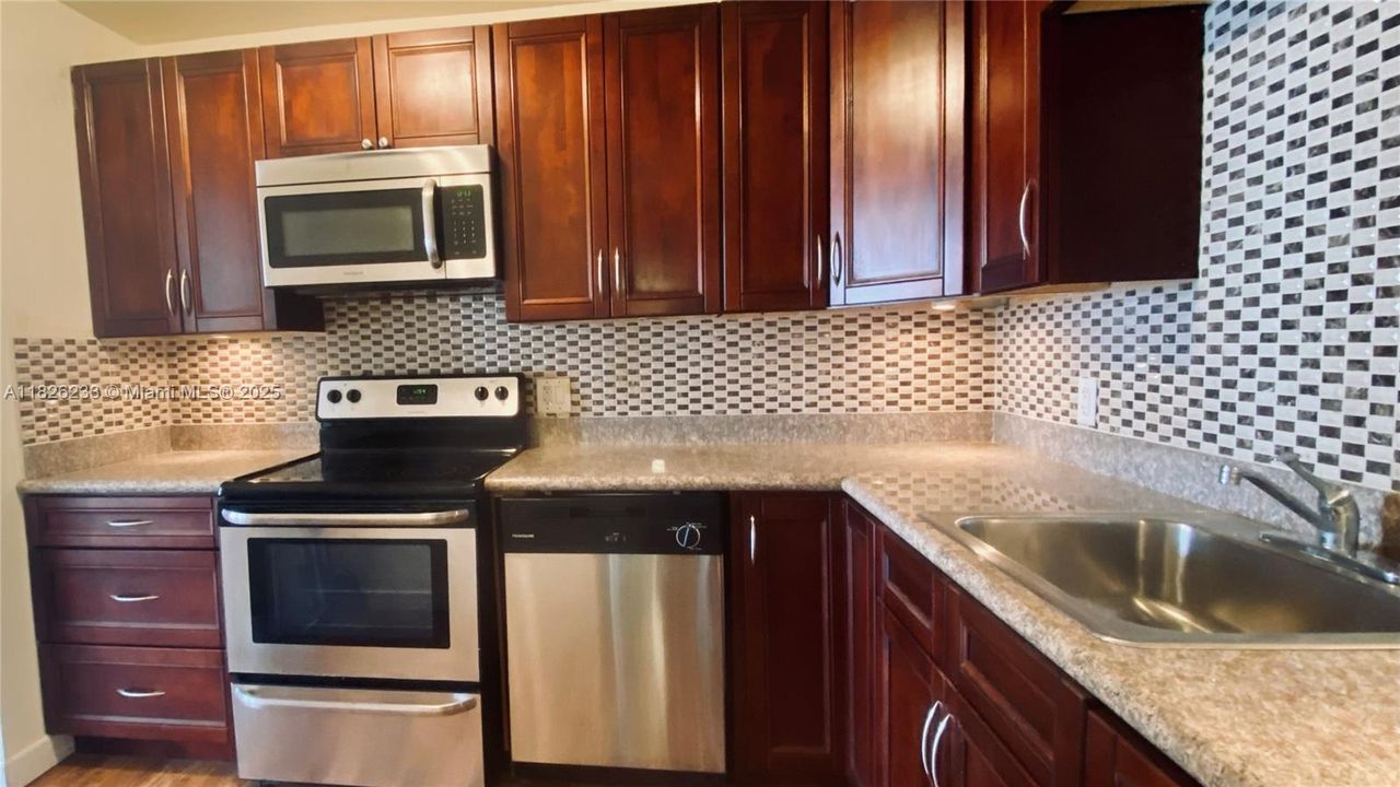 For Sale: $148,005 (1 beds, 1 baths, 790 Square Feet)