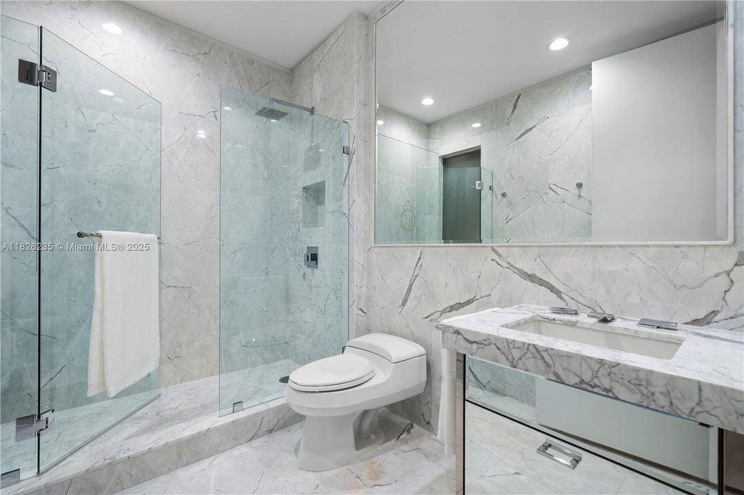 待售: $23,990,000 (4 贝兹, 5 浴室, 9051 平方英尺)