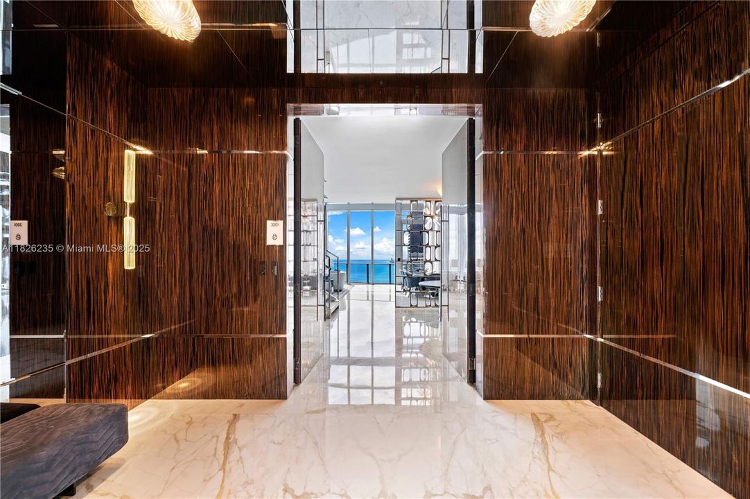 待售: $23,990,000 (4 贝兹, 5 浴室, 9051 平方英尺)