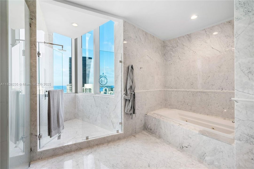 待售: $23,990,000 (4 贝兹, 5 浴室, 9051 平方英尺)