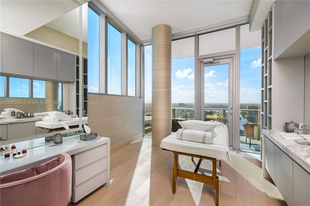 待售: $23,990,000 (4 贝兹, 5 浴室, 9051 平方英尺)