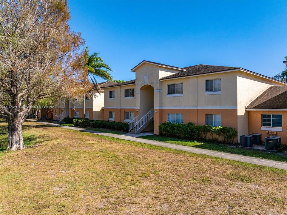 Activo con contrato: $239,000 (2 camas, 1 baños, 749 Pies cuadrados)