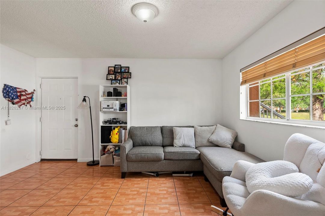 Activo con contrato: $239,000 (2 camas, 1 baños, 749 Pies cuadrados)