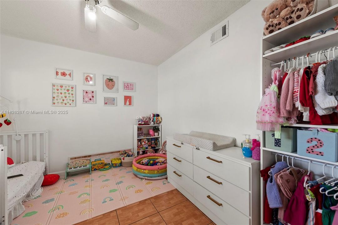 Activo con contrato: $239,000 (2 camas, 1 baños, 749 Pies cuadrados)