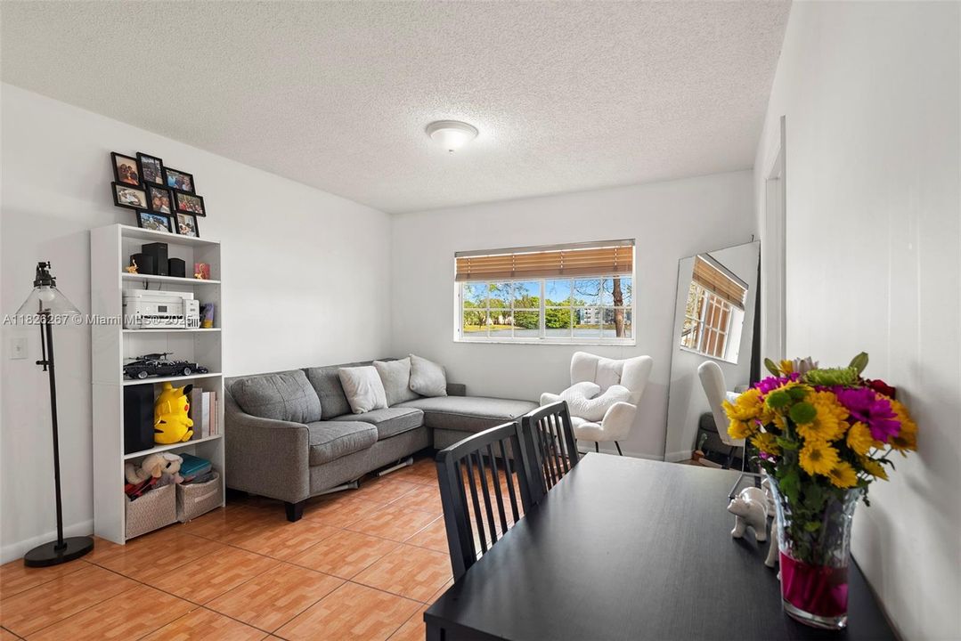 Activo con contrato: $239,000 (2 camas, 1 baños, 749 Pies cuadrados)