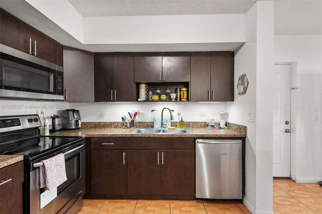 Activo con contrato: $239,000 (2 camas, 1 baños, 749 Pies cuadrados)