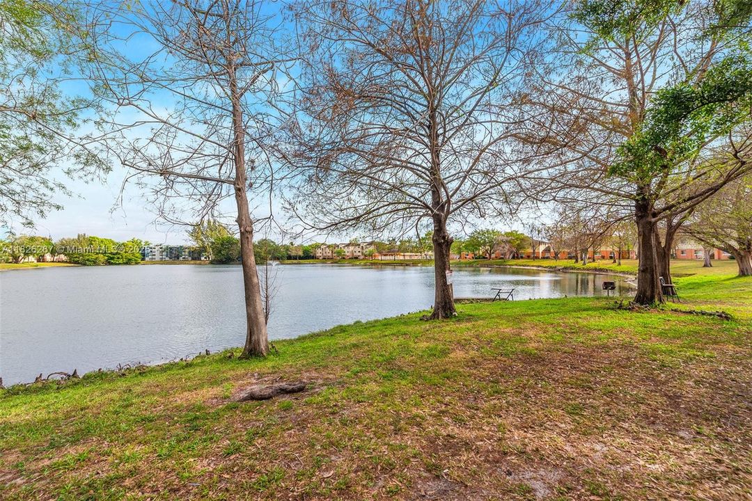 Activo con contrato: $239,000 (2 camas, 1 baños, 749 Pies cuadrados)