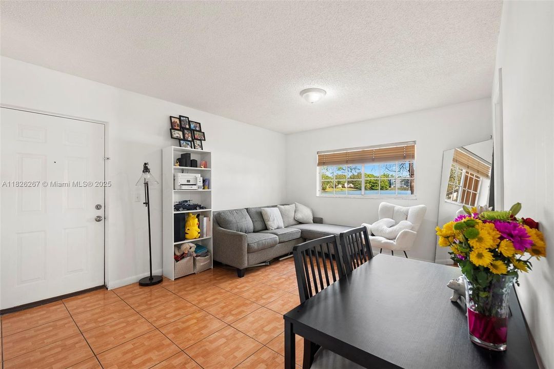 Activo con contrato: $239,000 (2 camas, 1 baños, 749 Pies cuadrados)