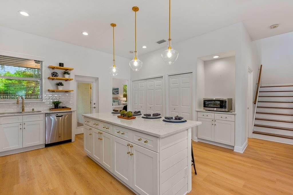 待售: $1,095,000 (4 贝兹, 3 浴室, 2770 平方英尺)