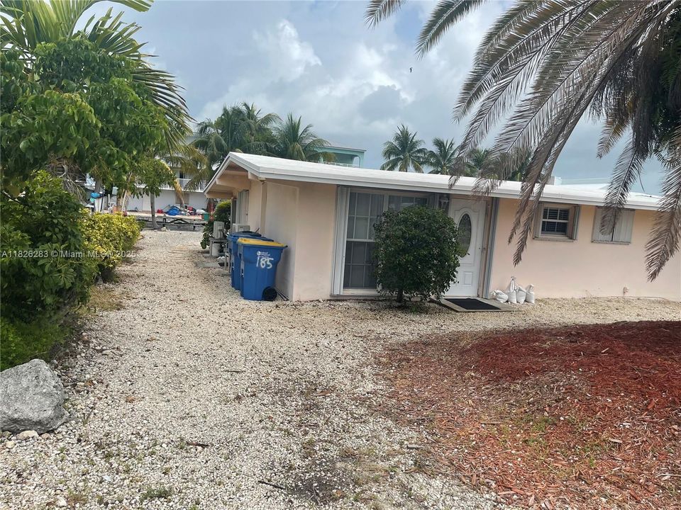 待售: $895,000 (2 贝兹, 1 浴室, 891 平方英尺)