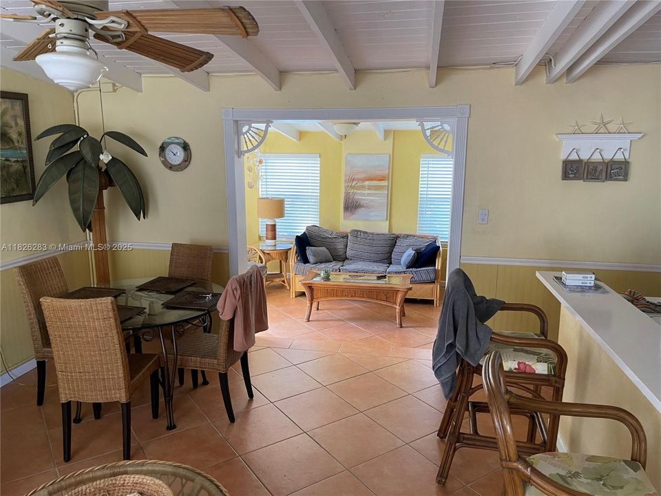 待售: $895,000 (2 贝兹, 1 浴室, 891 平方英尺)