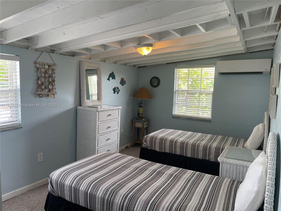 待售: $895,000 (2 贝兹, 1 浴室, 891 平方英尺)