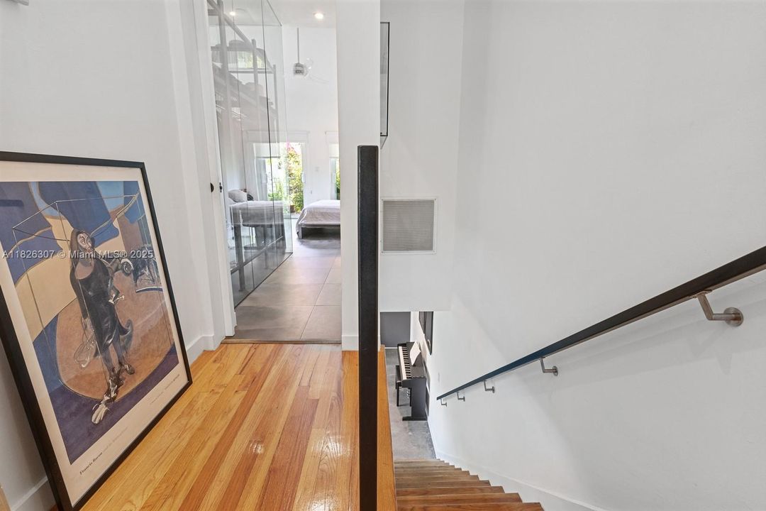 Под контрактом: $1,499,900 (3 спален, 2 ванн, 1270 Квадратных фут)