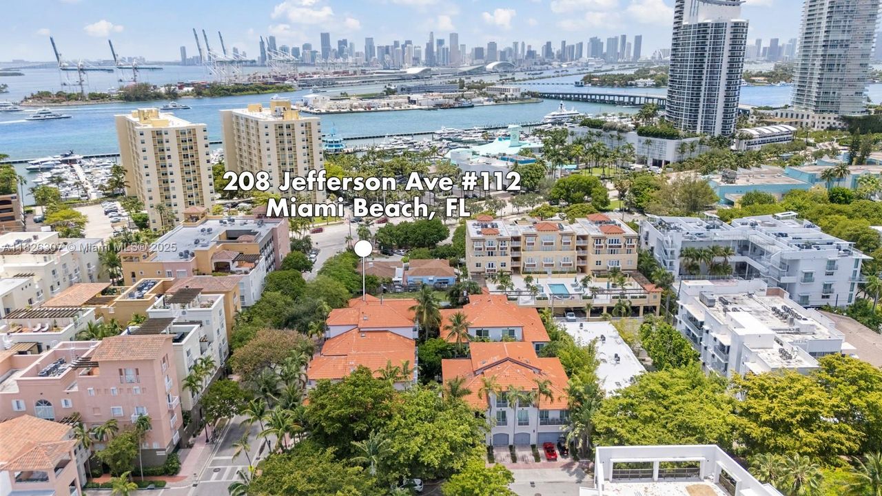 Под контрактом: $1,499,900 (3 спален, 2 ванн, 1270 Квадратных фут)