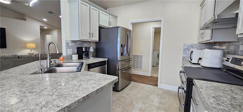 Недавно продано: $349,900 (4 спален, 2 ванн, 0 Квадратных фут)