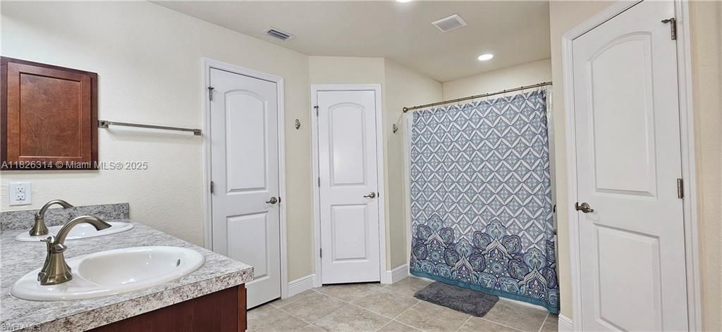 Недавно продано: $349,900 (4 спален, 2 ванн, 0 Квадратных фут)