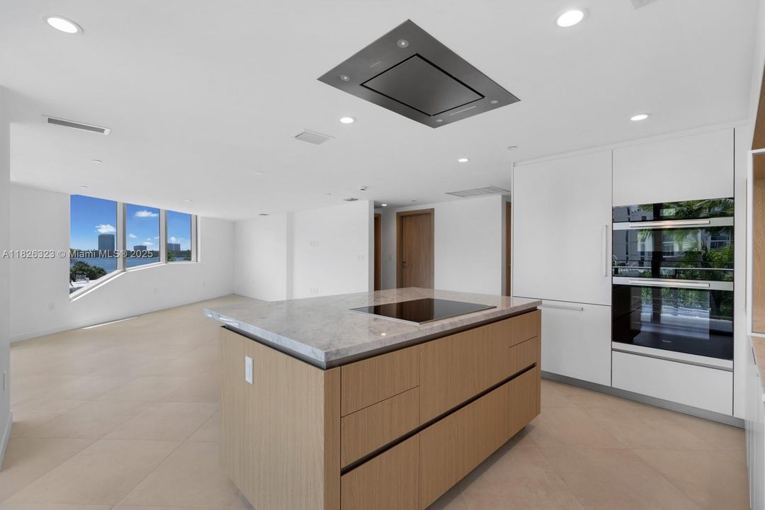 For Sale: $1,990,000 (2 beds, 2 baths, 1646 Square Feet)