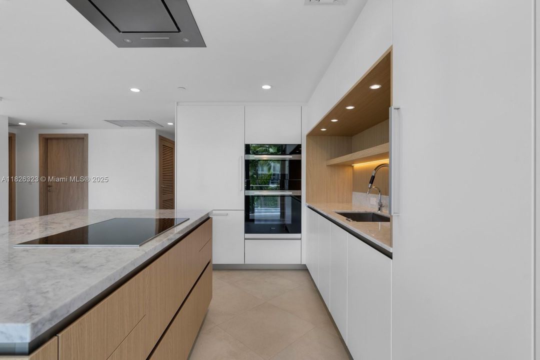 For Sale: $1,990,000 (2 beds, 2 baths, 1646 Square Feet)