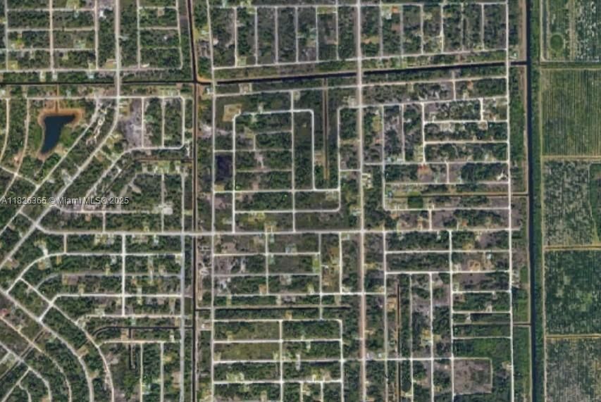 На продажу: $20,500 (0.24 acres)