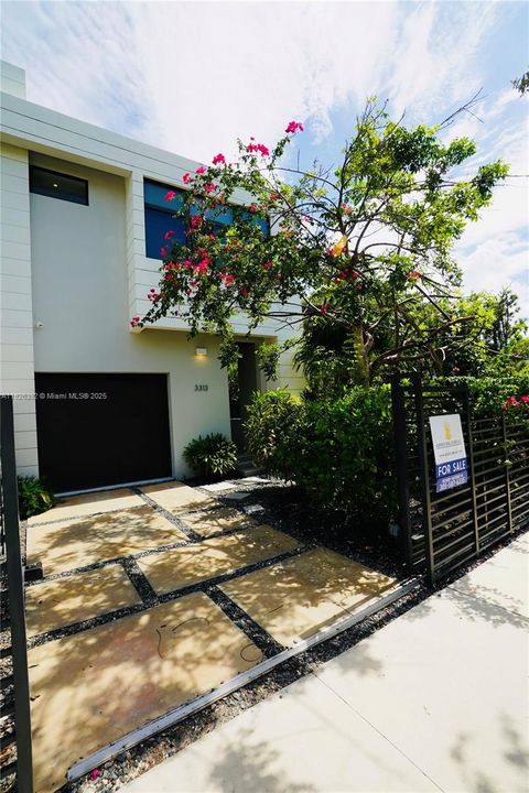 Vendido Recientemente: $1,597,000 (3 camas, 3 baños, 2072 Pies cuadrados)