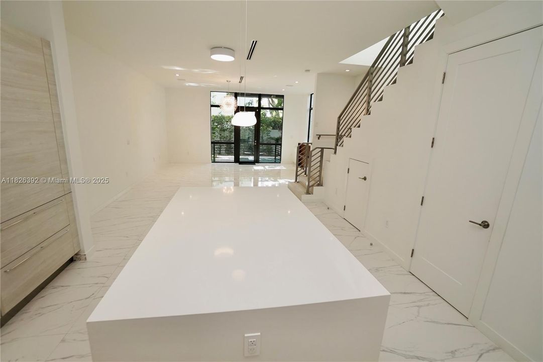 Vendido Recientemente: $1,597,000 (3 camas, 3 baños, 2072 Pies cuadrados)