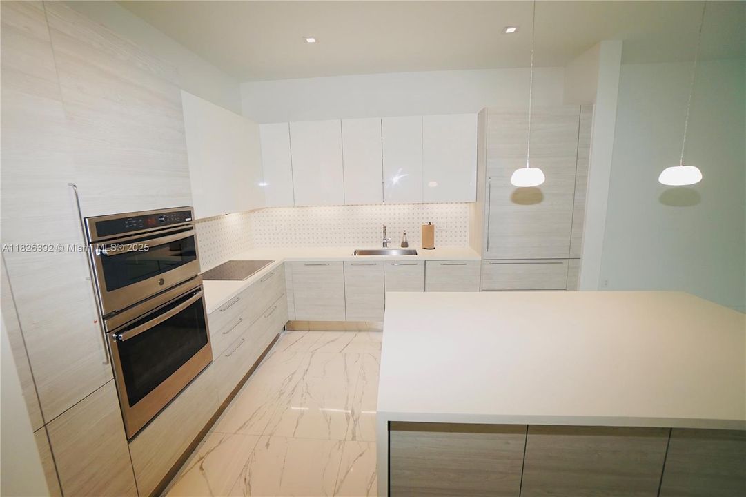 Vendido Recientemente: $1,597,000 (3 camas, 3 baños, 2072 Pies cuadrados)