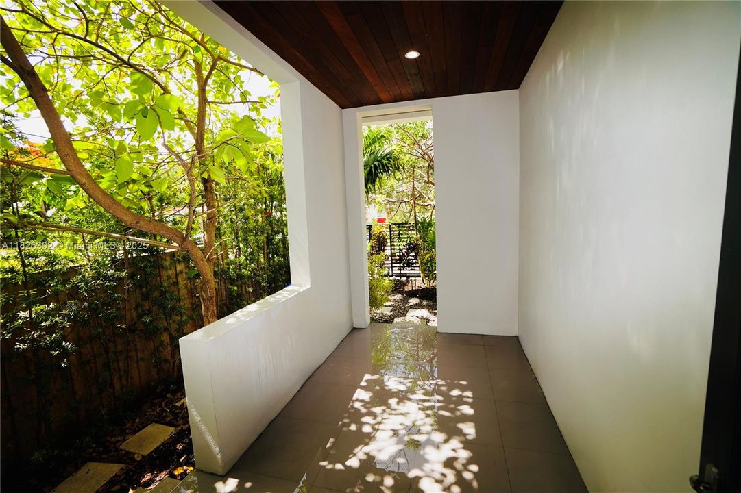 Vendido Recientemente: $1,597,000 (3 camas, 3 baños, 2072 Pies cuadrados)