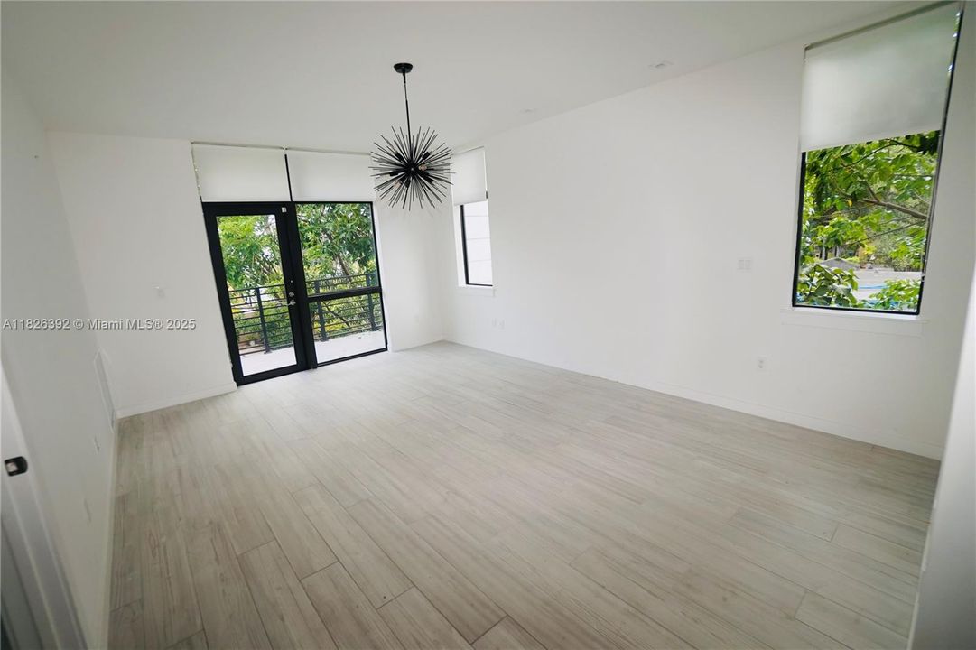 Vendido Recientemente: $1,597,000 (3 camas, 3 baños, 2072 Pies cuadrados)