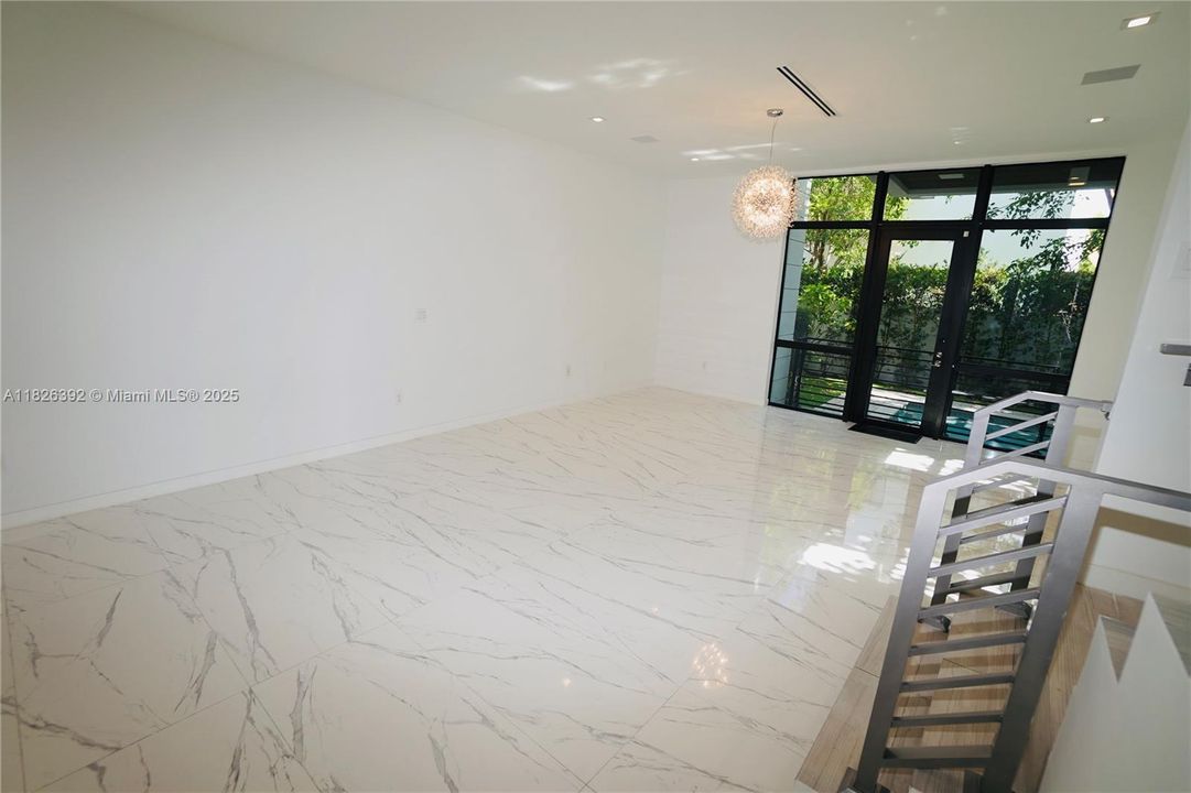 Vendido Recientemente: $1,597,000 (3 camas, 3 baños, 2072 Pies cuadrados)