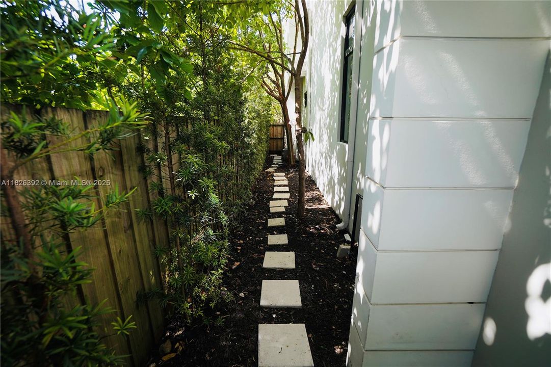 Vendido Recientemente: $1,597,000 (3 camas, 3 baños, 2072 Pies cuadrados)