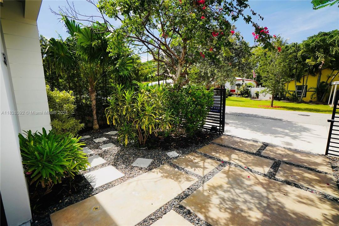 Vendido Recientemente: $1,597,000 (3 camas, 3 baños, 2072 Pies cuadrados)