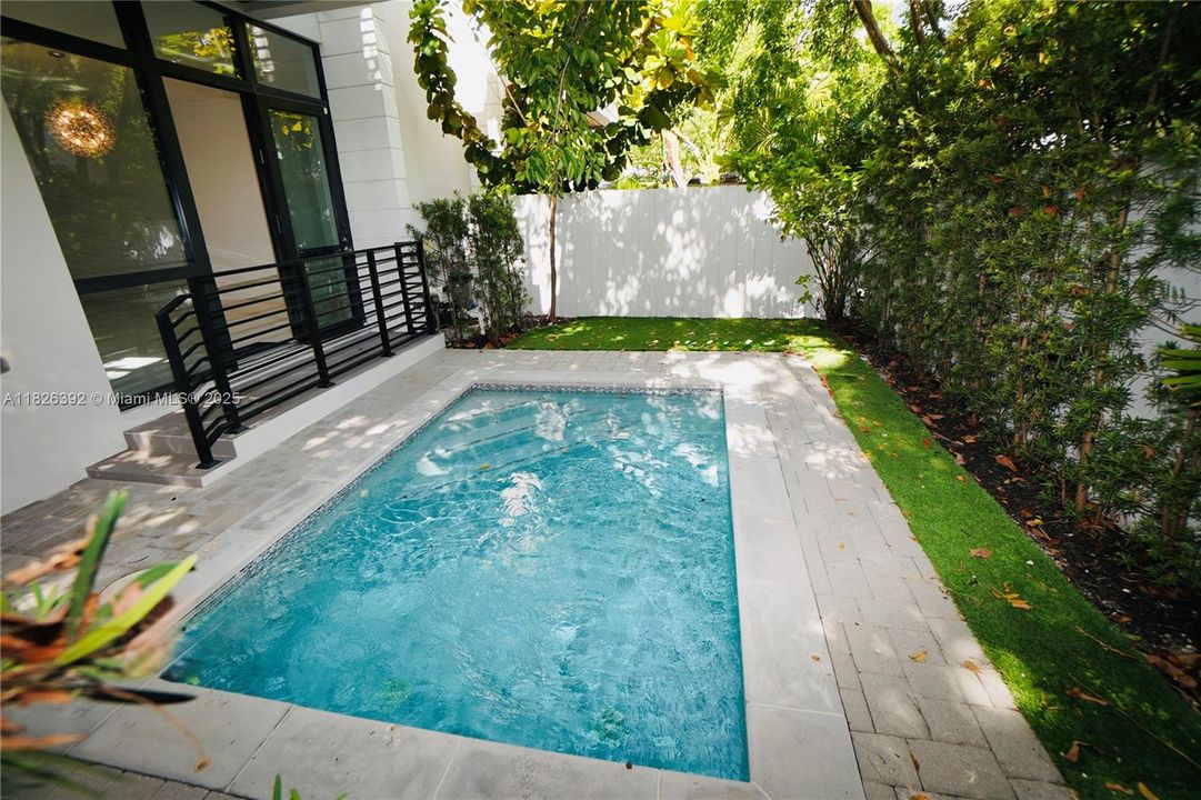 Vendido Recientemente: $1,597,000 (3 camas, 3 baños, 2072 Pies cuadrados)